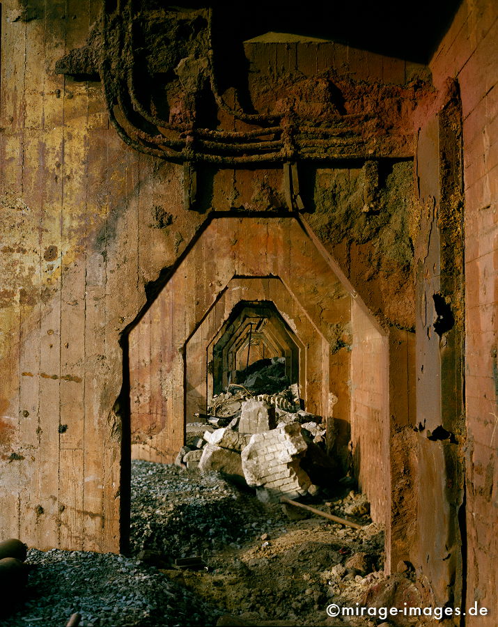 verlassener Schrottplatz 2
Schlüsselwörter: rot, Staub, Dreck