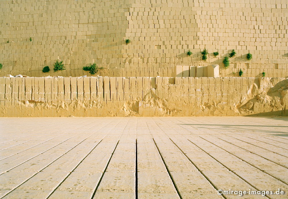 Steinbruch
Gozo
Schlüsselwörter: Insel, Europa, Mittelmeer, Gozo, gold, Weite, Sandstein, Landschaft, Fels, Natur, Stein, Steinbruch, weich, gelb, sägen, Blöcke, Würfel, Geometrie, Rechteck, Abend, Bausteine, Erosion, Herstellung, Fabrikation, Produktion, Strauch, Vegetation, grün,