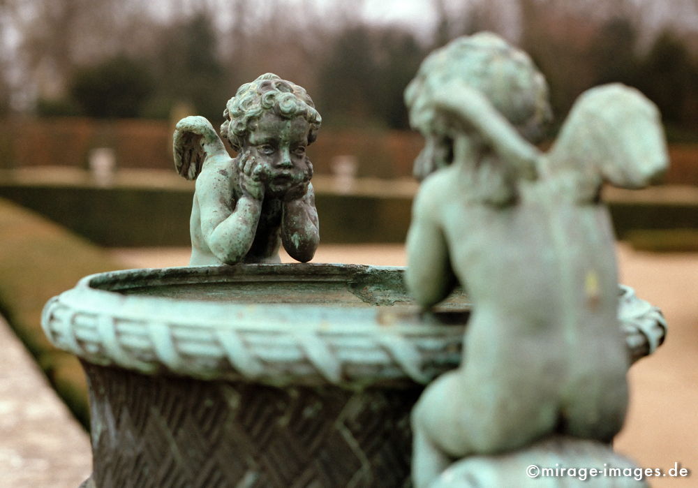 Great Thinkers
Schlosspark Versailles
Schlüsselwörter: Europa, europäisch, Metropole, Frankreich, Paris, europäisch, Tourismus, Reiseziel, Sehenswürdigkeit, Schloss, Kunst, berühmt, Götter, Engel, historisch, Geschichte, alt, Putte, Patina, Denken, nachdenken, Kind, Flügel, Barock, Weltkulturerbe, UNESC