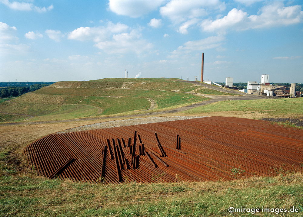 Schienenplateau Halde Rungenberg 
by Klaus Noculak and Hermann Richter
Schlüsselwörter: Kunst, Industriekultur, IBA, Strukturwandel, Ruhrgebiet, Bergbau, Montanindustrie, Nordrhein Westfalen, Energie, Stahl, Landschaft, Schwerindustrie, Errinnerung, Schienen,