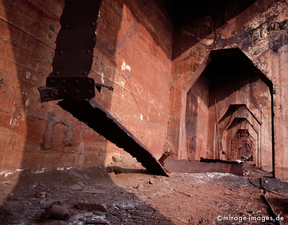 verlassener Schrottplatz
Schlüsselwörter: rot, Staub