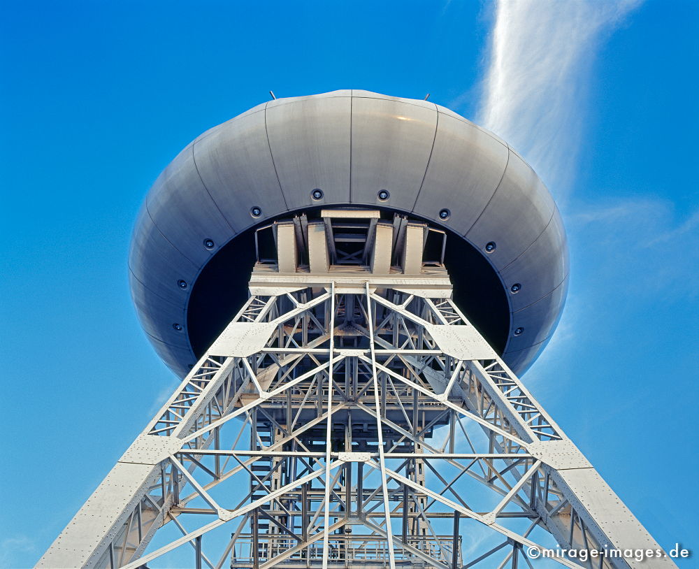 Colani Ei
Lnen
Schlüsselwörter: Kunst, Industriekultur, IBA, Strukturwandel, Ruhrgebiet, Bergbau, Montanindustrie, Nordrhein Westfalen, Energie, Stahl, Landschaft, Schwerindustrie, Errinnerung, Architektur, blau Himmel,