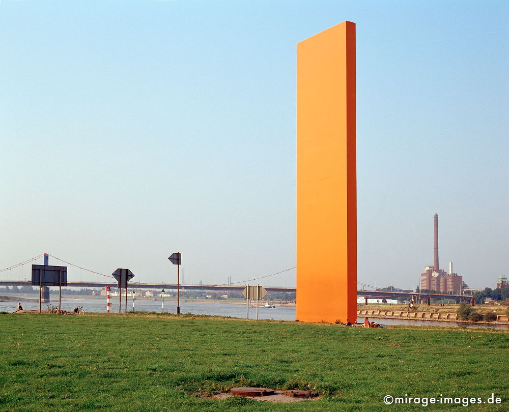 Rhein Orange
Duisburg
Schlüsselwörter: Kunst, Industriekultur, IBA, Strukturwandel, Ruhrgebiet, Bergbau, Montanindustrie, Nordrhein Westfalen, Energie, Stahl, Landschaft, Kulturhauptstadt 2010, Schwerindustrie, Errinnerung, Kunst, Architektur,