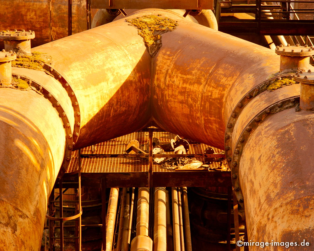 Industrieporno
Dortmund
Schlüsselwörter: Industrie, Industrieruine, Stahlwerk, Rost, Eisen, Stahl, Architektur, Arbeit, Industriekultur, Verfall, Erosion, Zeitalter, Abbruch, Industrieanlage, Standort, Strukturwandel, Endzeit, baufllig, Gebäude, Fabrik, Ruine, Schwerindustrie, Fabrikanlage,