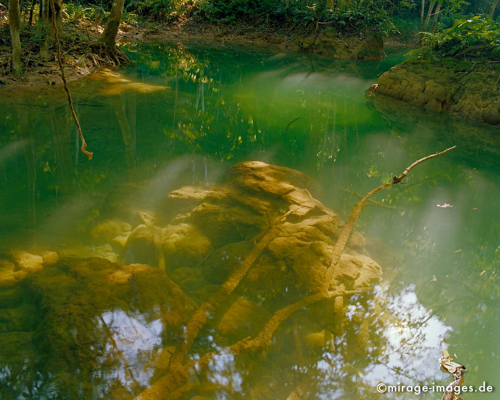 Green water
Luang Prabang
Schlüsselwörter: Stille, Ruhe, Fluss, Wasser, Natur, Landschaft, Frieden, friedlich, Entspannung, romantisch, idyllisch, lautlos, Südost Asien, Reiseziel, Tourismus, Reise, Landschaft, Genuss, Kultur, aussen, draußen, Entwicklungsland, Fernreise,