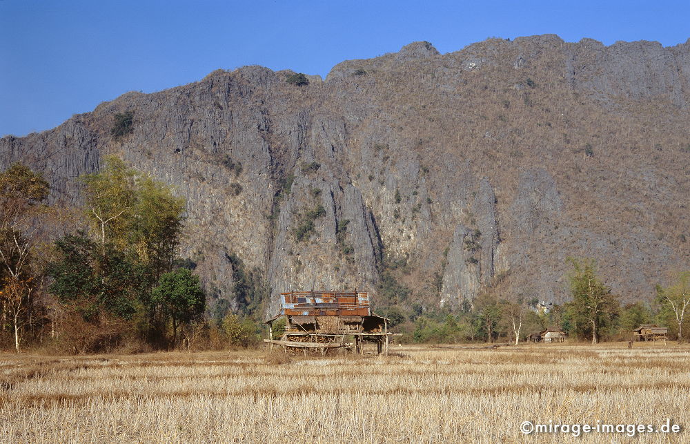 Rice Paddies and Mountains
Khammouane
Schlüsselwörter: Südost Asien, Reiseziel, Tourismus, Reise, Landschaft, Genuss, Kultur, aussen, draußen, Entwicklungsland, Fernreise, Tropen,