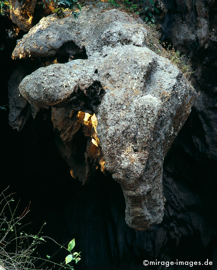 Horsehead
Sala Hinboun
Schlüsselwörter: Stein, Dschungel, archaisch, zerklüftet, rauh, Pferd, Kopf, Imagination, Natur, Landschaft, Licht, unberührt, natürlich, Fantasie, Skulptur, grau, phantastisch, fantastisch, surreal, bizarr,