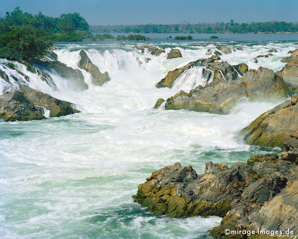 Boarder between Lao and cambodia
Siphandone 4000 islands
Schlüsselwörter: Wasserfall, Gischt, Energie, Grenze, türkis, Reise, Fluss, river, Wildnis, tosend, Felsen, Natur, Landschaft, Welle, Kraft, fliessen, Klippe, Sauerstoff, sprudeln, Frische, kühl, Südost Asien, Reiseziel, Tourismus, Reise, Landschaft, aussen,