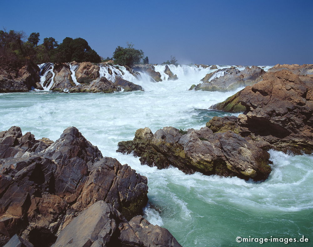 Boarder between Lao and cambodia
Siphandone 4000 islands
Schlüsselwörter: Wasserfall, Gischt, Energie, Grenze, türkis, Reise, Fluss, river, Wildnis, tosend, Felsen, Natur, Landschaft, Welle, Kraft, fliessen, Klippe, Sauerstoff, sprudeln, Frische, kühl, Südost Asien, Reiseziel, Tourismus, Reise, Landschaft, aussen,