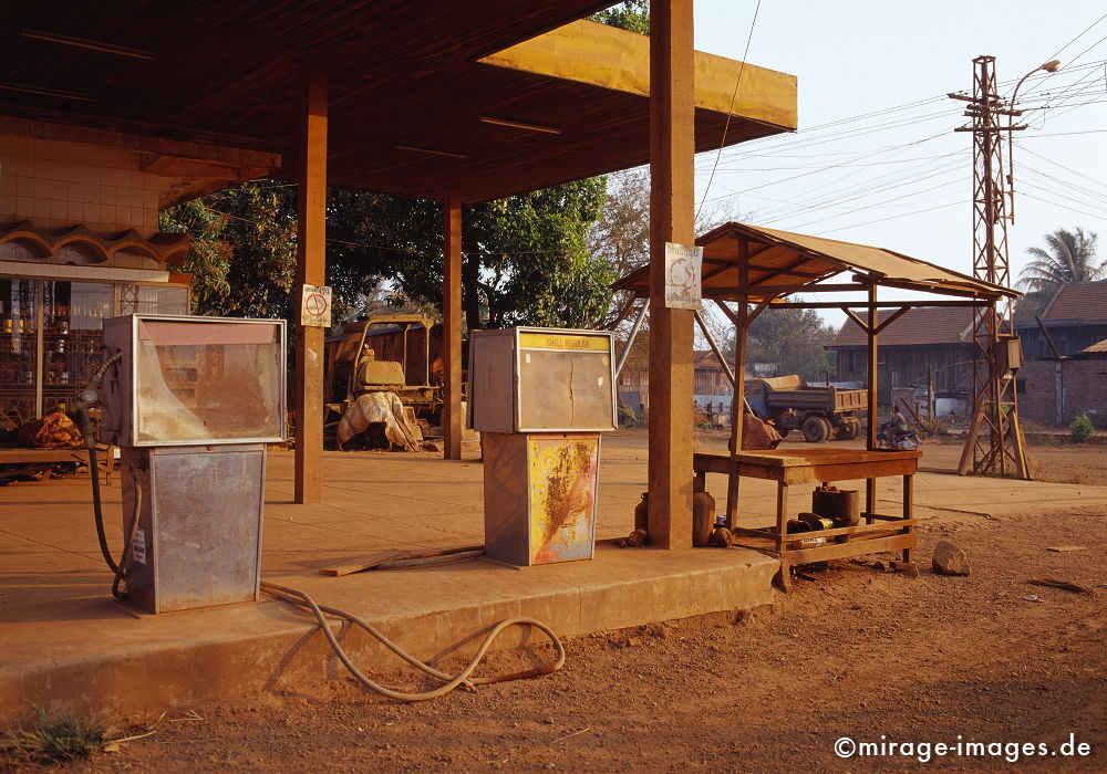 verwaiste Tankstelle
Ratanakiri
Schlüsselwörter: Energie, Staub, Dreck, Verkehr,
