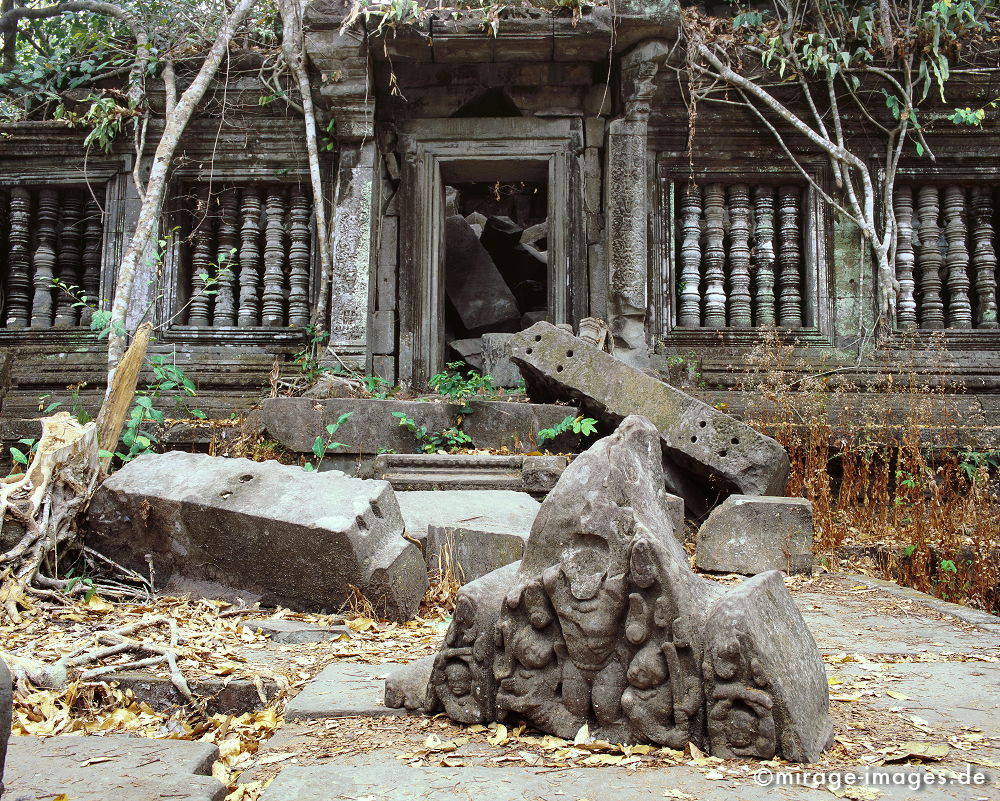 Beng Mealea
Tempel im Umfeld von Angkor Wat Siem Reap
Schlüsselwörter: Stein, heilig, Buddhismus, Religion, Spiritualität, Khmer, Asien, Entwicklungsland, Kultur, Reise, Tourismus, Frieden, friedlich, heilig, Mythologie, Naturreligion, Schönheit, Harmonie, archaisch, Magie, Mythos, Geist, göttlich, Würde, Bauwerk, Tempel