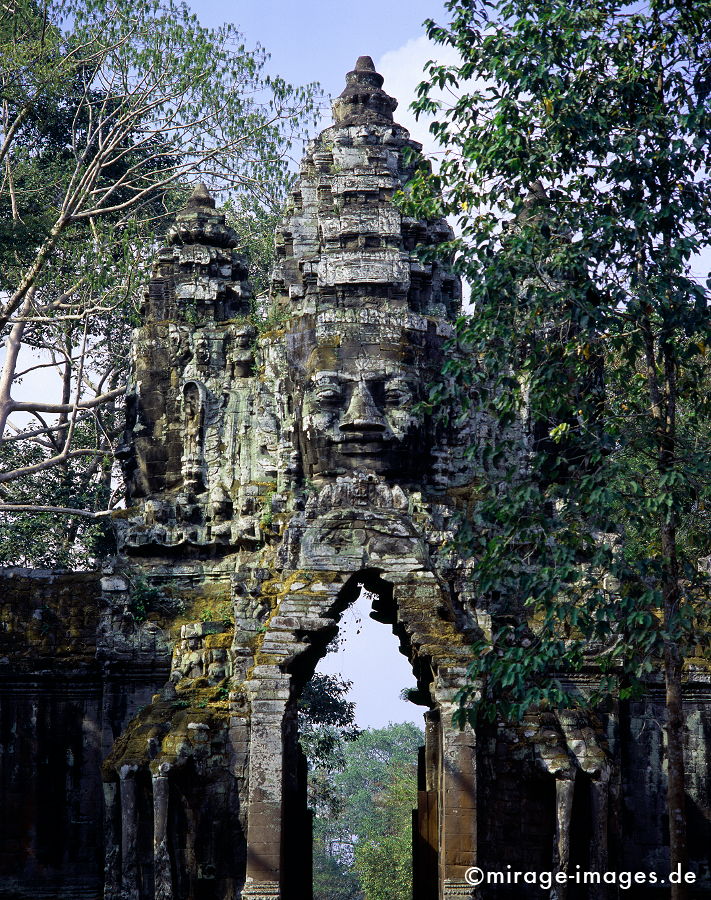 Face of Bayon
Wat Angkor
Schlüsselwörter: Stein, alt, Heiligtum, Ruine, Tempel, Kraft, Meditation, Buddhismus, Religion, Spiritualität, Anbetung, Ruhe, Kultur, zeitlos, Reise, Architektur, Schönheit, Frieden, friedlich, heilig, Frieden, Kontemplation, Liebe, Menschlichkeit, Natur