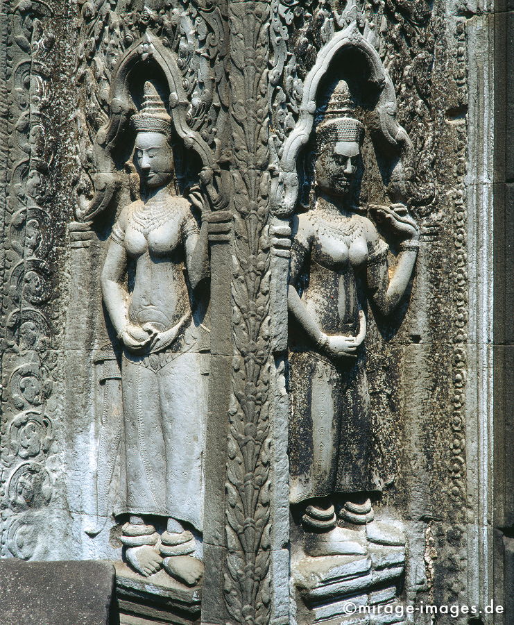 Khmer
Angkor Wat
Schlüsselwörter: Khmer, Stein, Frau, Skulptur, heilig, Buddhismus, Religion, Spiritualität, Tänzerin, dancer, Relief, Architektur, weiblich, Frieden, friedlich, alt, Wat, Tempel, entrückt, wild, anmutig, Magie, Mythos, Schöpfung, Kunst, Bildhauerei, Weiblichkeit,