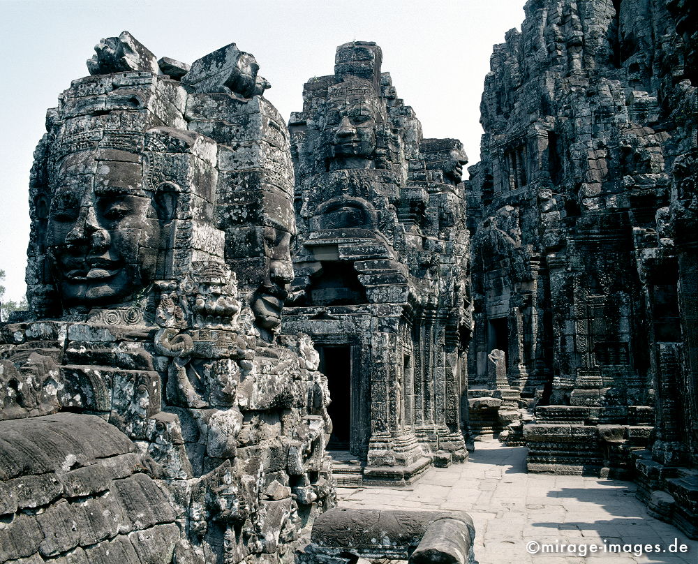 Faces of Bayon
Angkor Wat
Schlüsselwörter: Stein, alt, Heiligtum, Ruine, Tempel, Kraft, Meditation, Buddhismus, Religion, Spiritualität, Anbetung, Ruhe, Kultur, zeitlos, Reise, Architektur, Schönheit, Frieden, friedlich, heilig, Entspannung, entspannen, Frieden, Kontemplation, Menschlichkeit