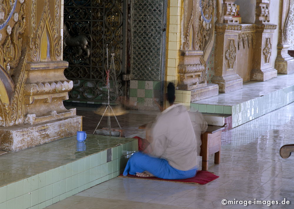 Mandalay Hill
Mandalay
Schlüsselwörter: meditation1, Kraft, Verehrung, Kult, Opfer, Meditation, Buddhismus, Religion, Schrein, Spiritualität, Anbetung, Ruhe, Natur, Frieden, heilig, Entspannung, entspannen, Glauben, gläubig, religiös, Kontemplation, Liebe,