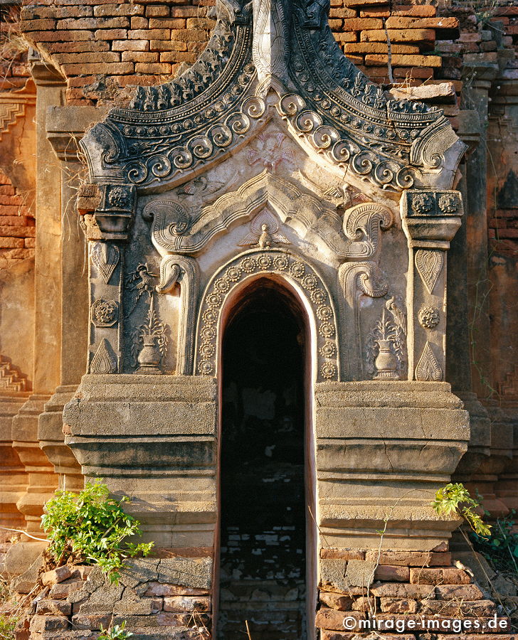 Shwe Inn Thein Pagode
Shan State
Schlüsselwörter: Ruine, Tempel, Paya, Stupa, Kraft, Meditation, Buddhismus, Religion, Asien, Spiritualität, Anbetung, Ruhe, Natur, Kultur, zeitlos, Tourismus, Reise, Architektur, Schönheit, Frieden, friedlich, heilig, Fernreise, Entspannung, entspannen, Birma, Burma