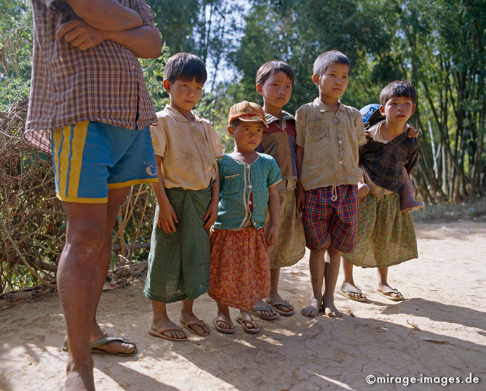 Kids and shoes
Inle Lake
Schlüsselwörter: children1