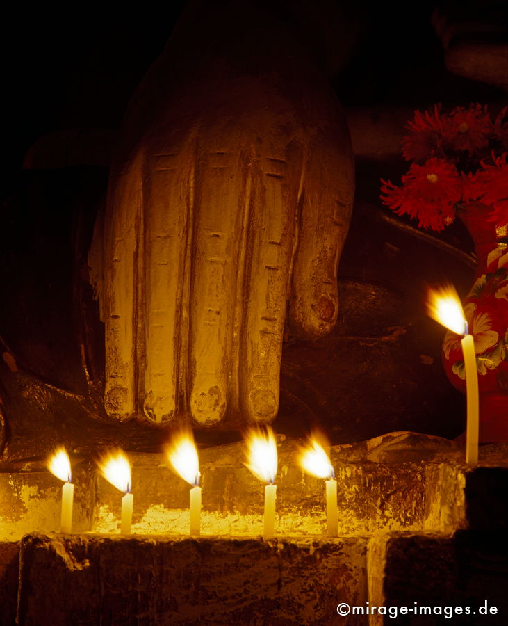 Buddha Hand
Katchin State
Schlüsselwörter: meditation1, Stein, Heiligtum, Tempel, Kraft, Meditation, Buddhismus, Religion, Spiritualität, Anbetung, Ruhe, Skulptur, zeitlos, Schönheit, Kerzen, Nacht, Ruhe, Stille, Wind, Frieden, friedlich, heilig, Entspannung, entspannen, Kontemplation, Liebe,