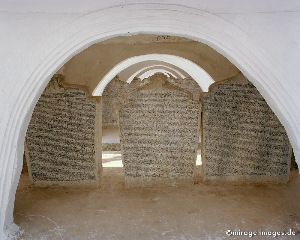 Some of 1774 marble slabs
Sandamani Paya Mandalay 
Schlüsselwörter: Schrifttafeln, Stein, Heiligtum, Tempel, Kraft, Meditation, Buddhismus, Religion, Spiritualität, Ruhe, zeitlos, Schönheit, Stille, heilig, Kontemplation, Liebe, Kloster, Buddha, Sinnsuche, Kunst, göttlich, Glauben, Mysterium,