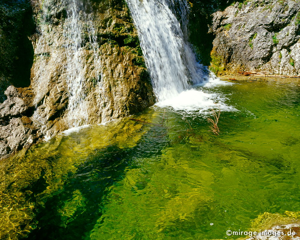 Gumpen am Lainfall
Bad Tölz-Wolfratshausen
Schlüsselwörter: Wasserfall, Wasser, fliessen, Ruhe, Natur, Stein, Meditation, Entspannung, entspannen, Wildnis, unberührt, frisch, klar, natürlich, Harmonie, authentisch, Felsen, Reinheit, Sauberkeit, Leben, zerbrechlich, empfindlich, romantisch, idyllisch, kühl,
