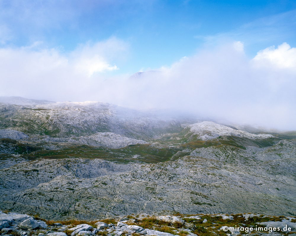 Mountains and Sky
Col du Sanetsch
Schlüsselwörter: Moräne, fantastisch, phantastisch, Wildnis, rauh, rau, Felsen, Berge, Berg, Niemandsland, hochalpin, Gebirge, mystisch, geheimnisvoll, abgelegen, jenseits, Sagen, Mythen, Legenden, Sage, Mythos, Legende, Natur, natürlich, abgeschieden, unbewohnt,