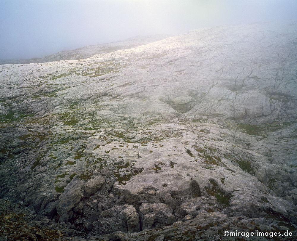 Mist and Sun
Col du Sanetsch
Schlüsselwörter: Moräne, fantastisch, phantastisch, Wildnis, rauh, rau, Felsen, Niemandsland, hochalpin, Gebirge, mystisch, geheimnisvoll, abgelegen, jenseits, Sagen, Mythen, Legenden, Sage, Mythos, Legende, Natur, natürlich, abgeschieden, unbewohnt, Licht, Sonne, Nebel