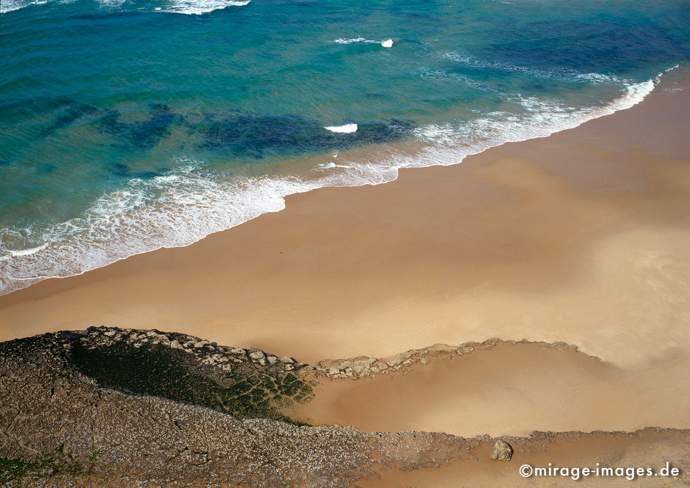 Praia da Aguda
Fontanelas
Schlüsselwörter: Küste, Felsen, Meer, Strand, wild, türkis, rein, Wellen, Gischt, einsam, Einsamkeit, blau, Himmel, Urlaub, Erholung, Ferien, steil, Steilküste, Westküste, rau, rauh, Natur, natürlich, Landschaft, Wasser, Atlantik, Europa, romantisch, Sand,