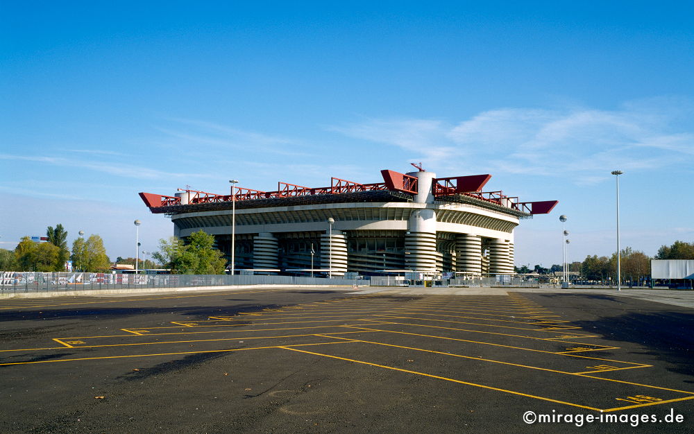 Stadion
Milano
Schlüsselwörter: Gebäude, Architektur, Fußball, Parkplatz, leer, einsam, verlassen,