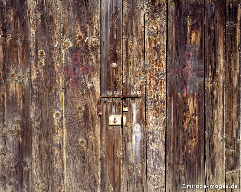 Red Cross
Gavorrano
Schlüsselwörter: alt, Tor, Tür, Holz verwittert, rotes Kreuz, Maserung, Patina, Schloss, Riegel, braun, verblichen, Vergangenheit, Struktur,
