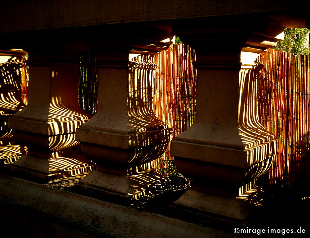 Light and Shadow
Gavorrano
Schlüsselwörter: Stein, Licht, Schatten, Säulen, Sonne, mediterran,