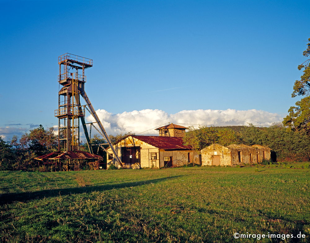 altes Bergwerk
Gavorrano
Schlüsselwörter: outside1, historisch, alt, Gebäude, Idylle, idyllisch, romantisch, einsam, Architektur, Vegetation, Industrie, Bergbau, Bergwerk, Förderturm, abends, Sonne, Landschaft, Rost, ausgedient, Montan,