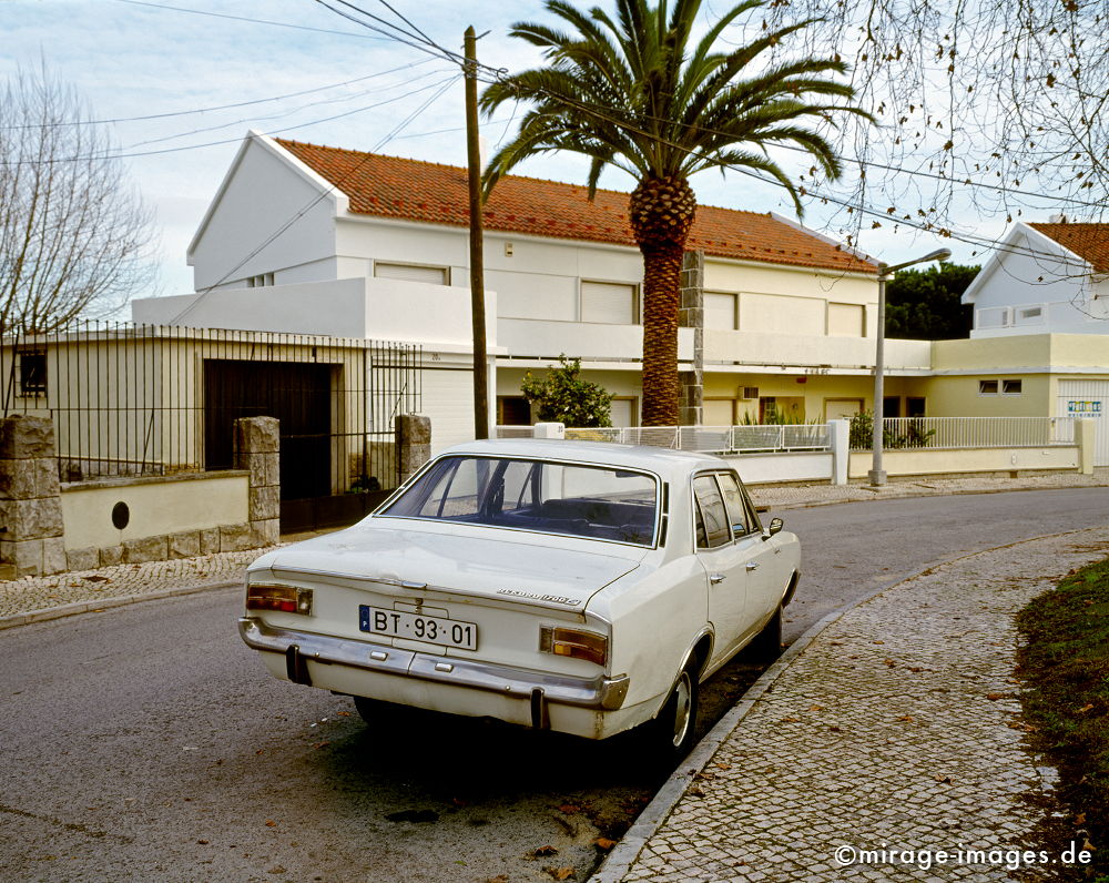 American Style
Lisboa
Schlüsselwörter: Opel Rekord, Auto, Vorstadt, spiessig, Palme, Mediterran,
