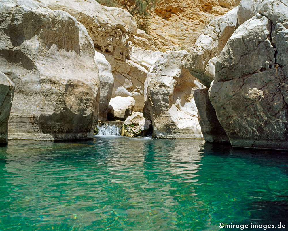 Pool and Rocks
Wadi Bani Khalid
Schlüsselwörter: Fluss, klar, sauber, Berg, Felsen, Einsamkeit, einsam, schroff, ruhig, sonnig, friedlich, Frieden, Ruhe, Stille, schön, Schönheit, spektakulär, schroff, rauh, unberührt, glasklar, ursprünglich, Attraktion, einladend, sonnig, hell, überleben, grün, 
