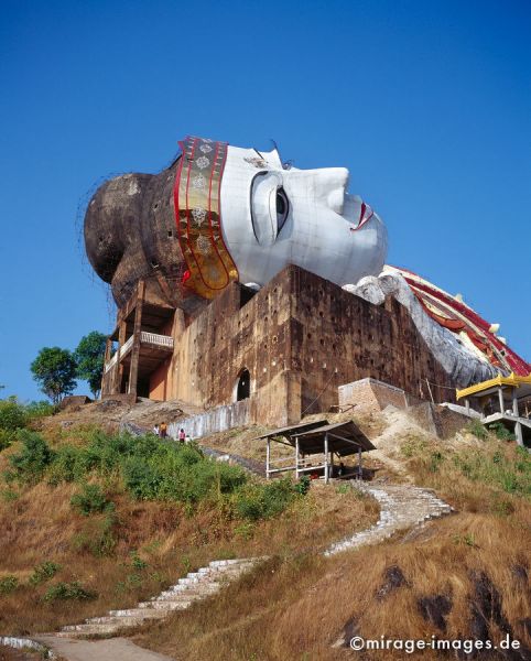 Giant Reclining Buddha at Win Sein Tae Ya Monastery
Mawlamyine (Moulmein)
Schlüsselwörter: Buddha, Skulptur, gigantisch, riesig, spektakulär, liegend, eindrucksvoll, imposant, beeindruckend, erhaben, Heiligtum, Tempel, Kraft, Meditation, Buddhismus, Religion, Spiritualität, Anbetung, Ruhe, zeitlos, Schönheit, Stille, Frieden, friedlich, heil