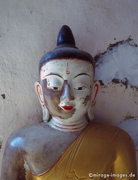 Buddha statue inside Kawgun Cave
Hpa - an
Schlüsselwörter: Höhle, Stein, Heiligtum, Tempel, Kraft, Meditation, Buddhismus, Religion, Spiritualität, Anbetung, Ruhe, Skulptur, zeitlos, Schönheit, Stille, Frieden, friedlich, heilig, Entspannung, entspannen, Liebe, Menschlichkeit, Kontemplation, Liebe, Buddha, Ged