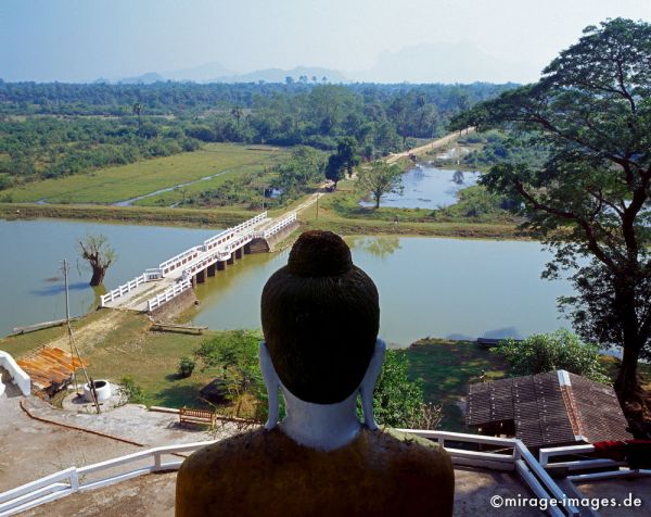 View from Yathaypyan Cave
Hpa -an
Schlüsselwörter: Ausblick, Aussicht, Fernsicht, Brücke, See, Wasser, Buddhismus, Religion, Glauben, Buddha, Schutz, beschützen, Aura, Heiligtum, Tempel, Kraft, Meditation, Spiritualität, Anbetung, Ruhe, Skulptur, zeitlos, Schönheit, Stille, Frieden, friedlich, heilig,