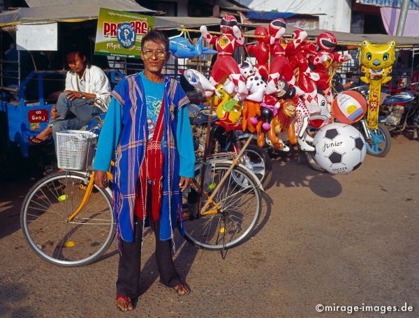 Balloons on the market
Hpa - an
Schlüsselwörter: Ballon, Luftballon, Karen, Person, lustig, Figuren, bunt, schrill, Marktplatz, Verkäufer, Birma, Burma, Myanmar, Südost Asien, Entwicklungsland, Tropen, Armut, Fernreise, Reise, Kultur, Tourismus, exotisch, mixed1, Reiseziel, 