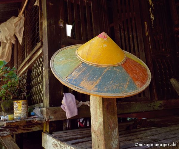 Straw hat
Hpa - an
Schlüsselwörter: Hut, bemalt, farbig bunt, idyllisch, Birma, Burma, Myanmar, Südost Asien, Entwicklungsland, Tropen, Armut, Fernreise, Reise, Kultur, Tourismus, exotisch, touristische Attraktion, Reiseziel, 