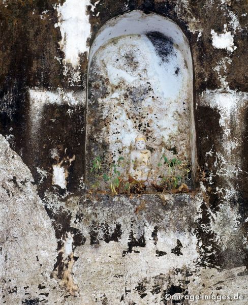 Kawgun Cave
Hpa - an
Schlüsselwörter: Birma, Burma, Myanmar, Südost Asien, Höhle, Stein, Heiligtum, Tempel, Kraft, Meditation, Buddhismus, Religion, Spiritualität, Anbetung, Ruhe, Skulptur, zeitlos, Schönheit, Stille, Frieden, friedlich, heilig, Entspannung, entspannen, Liebe, Menschlichk