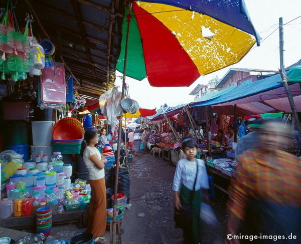 On the market
Hpa - an
Schlüsselwörter: Bewegung, bunt, farbig, Schirm, Personen, Fernreise, Reise, Kultur, Tourismus, exotisch, touristische Attraktion, Reiseziel, Birma, Burma, Myanmar, Südost Asien, 
