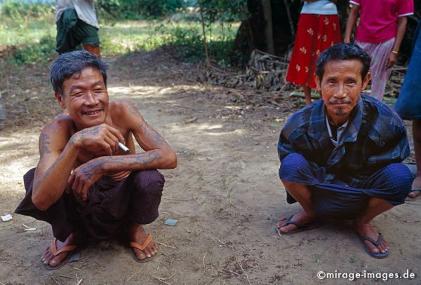 Burmese people
Hpa - an
Schlüsselwörter: Tätowierung, Männer, sitzen, hocken, tattoo, Birma, Burma, Myanmar, Südost Asien, 