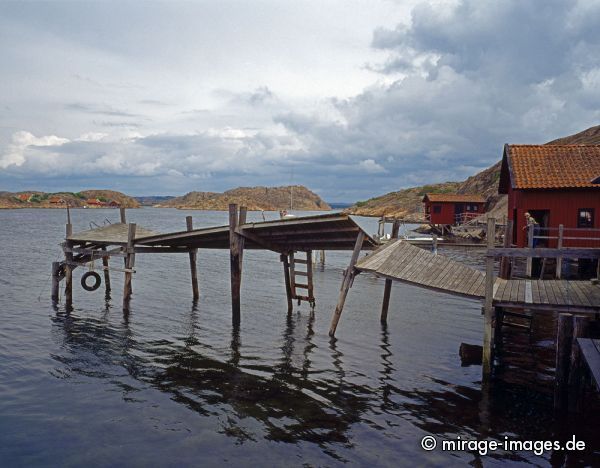 jetty
Bohuslän
Schlüsselwörter: schief, Wasser, Holz, surreal, maritim, düster,