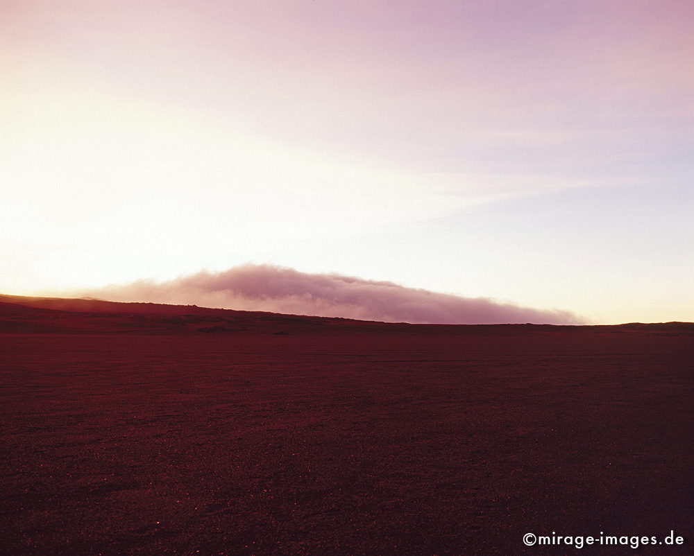 Sunrise
Plaines des Sables
Schlüsselwörter: Sonnenaufgang, Lava, Lavafeld, Sand, alt, Geologie, Wüste, einsam, Einsamkeit, Weite, Plateau, Hochebene, fragil, vulkanisch, Stein, menschenleer, Einöde, trocken, karg, bizarr, unwirklich, Ruhe, menschenleer, verlassen,