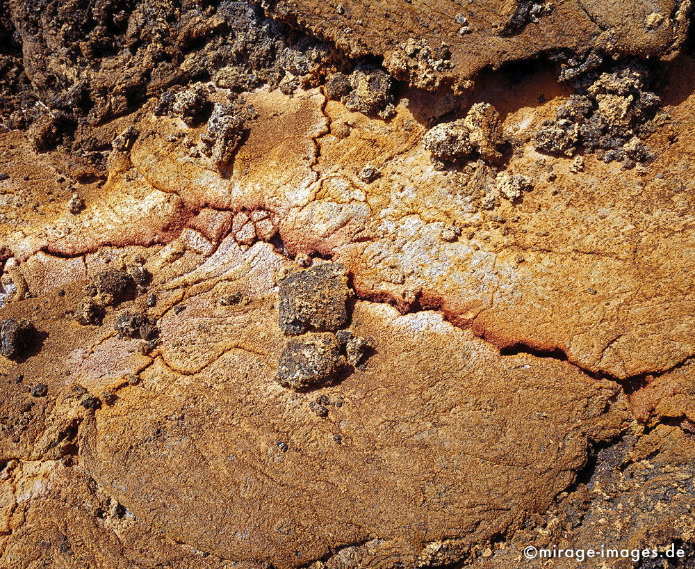 Coulée de lave
Schlüsselwörter: Lava, erkaltet, Bruchstücke, Platten, scharfkantig, farbig, Magma, surreal, vulkanisch, Vulkan, Kruste, Eruption, Lavawüste, Mondlandschaft, Lavagestein, warm, Einöde, trocken, karg, bizarr, unwirklich, Bruch, Ruhe, menschenleer, verlassen, Geologie, 