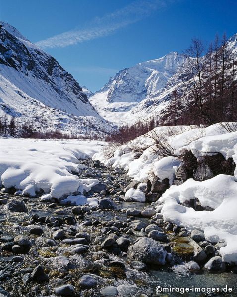 High Mountain Valley
Zinal
Schlüsselwörter: Wasserfall, Eiszapfen, Eis, Schnee, Winter, Kälte, weiss, Sonne, kalt, Fels, Steine, Berge, Berg, Gebirge, wild, romantisch, rauh, ungezähmt, naturschutz, geschützt, gefroren, Tal, Fluss, Wasser, fliessen, wandern, Wanderung, Hochgebirge, alpin, Wallis