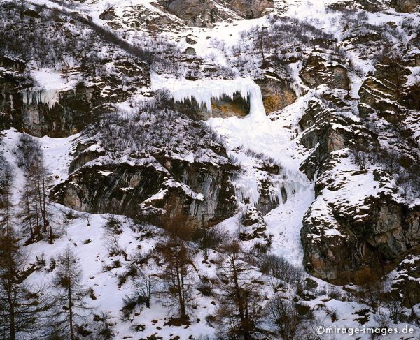 Frozen Cascades
Zinal
Schlüsselwörter: Wasserfall, Eiszapfen, Eis, Schnee, Winter, Kälte, weiss, Sonne, kalt, Fels, Steine, Berge, Berg, Gebirge, wild, romantisch, rauh, ungezähmt, naturschutz, geschützt, gefroren, 