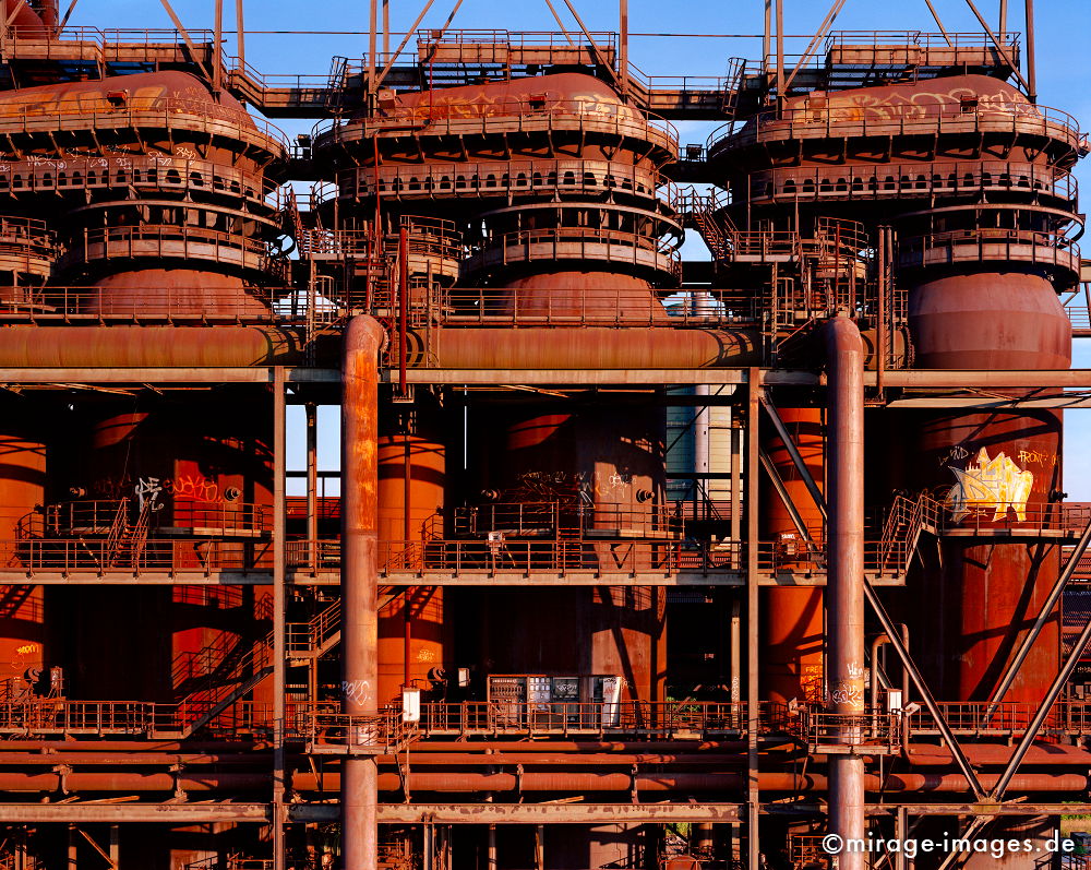 Phnix West
Dortmund
Schlüsselwörter: Industrie, Industrieruine, Stahlwerk, Rost, Eisen, Stahl, Architektur, Arbeit, Industriekultur, Verfall, Erosion, Zeitalter, Abbruch, Industrieanlage, Standort, Strukturwandel, Endzeit, baufällig, Gebäude, Fabrik, Ruine, Schwerindustrie, Fabrikanlage,