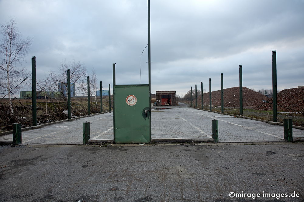 Entrance
Kokerei Kaiserstuhl Dortmund
Schlüsselwörter: Industrie, Abbruch, Beton, Stahl, grau, �ra, Macht, Wirtschaft, Kohle, Industrieanlage, verlassen, Montanindustrie, T�r, Eingang,