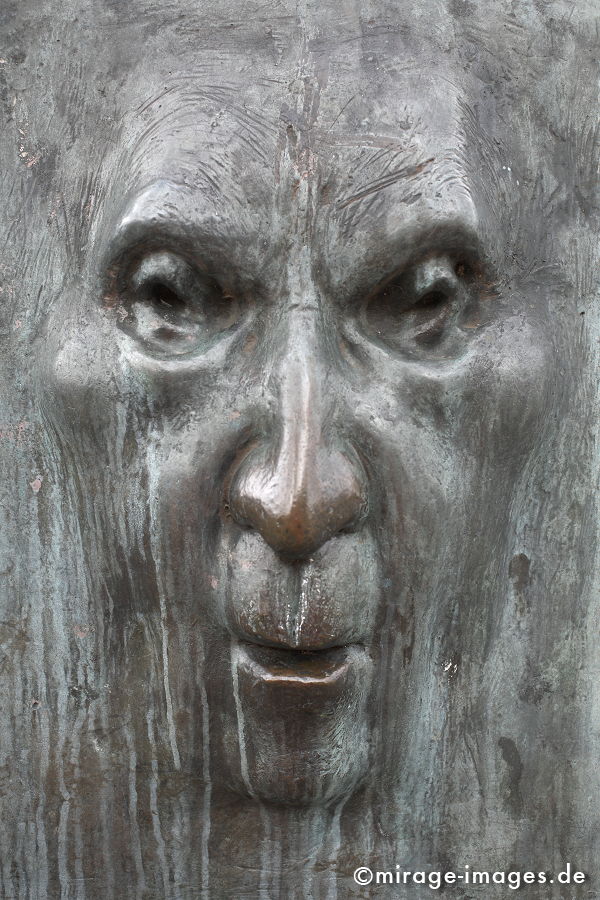 Adenauer
Bonn
Schlüsselwörter: CDU, Rhein, Augen, bronze, Politik, Ära, Gesellschaft, Kanzler, Nachkriegszeit, Denkmal,
