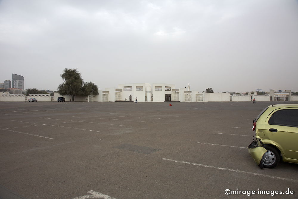 Unort
Schlüsselwörter: international, Geschäft, Geldanlage, Investment, Globalisierung, Investor, Konsum, Tourismus, Größenwahn, Arabien, Mittlerer Osten, Wohlstand, Überfluss, Geld, Kapital, Wüste, Reise, reisen, exotisch, bombastisch, Wachstum,